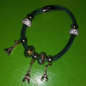 Source Unknown Green Bracelet with Eiffel Tower Charms